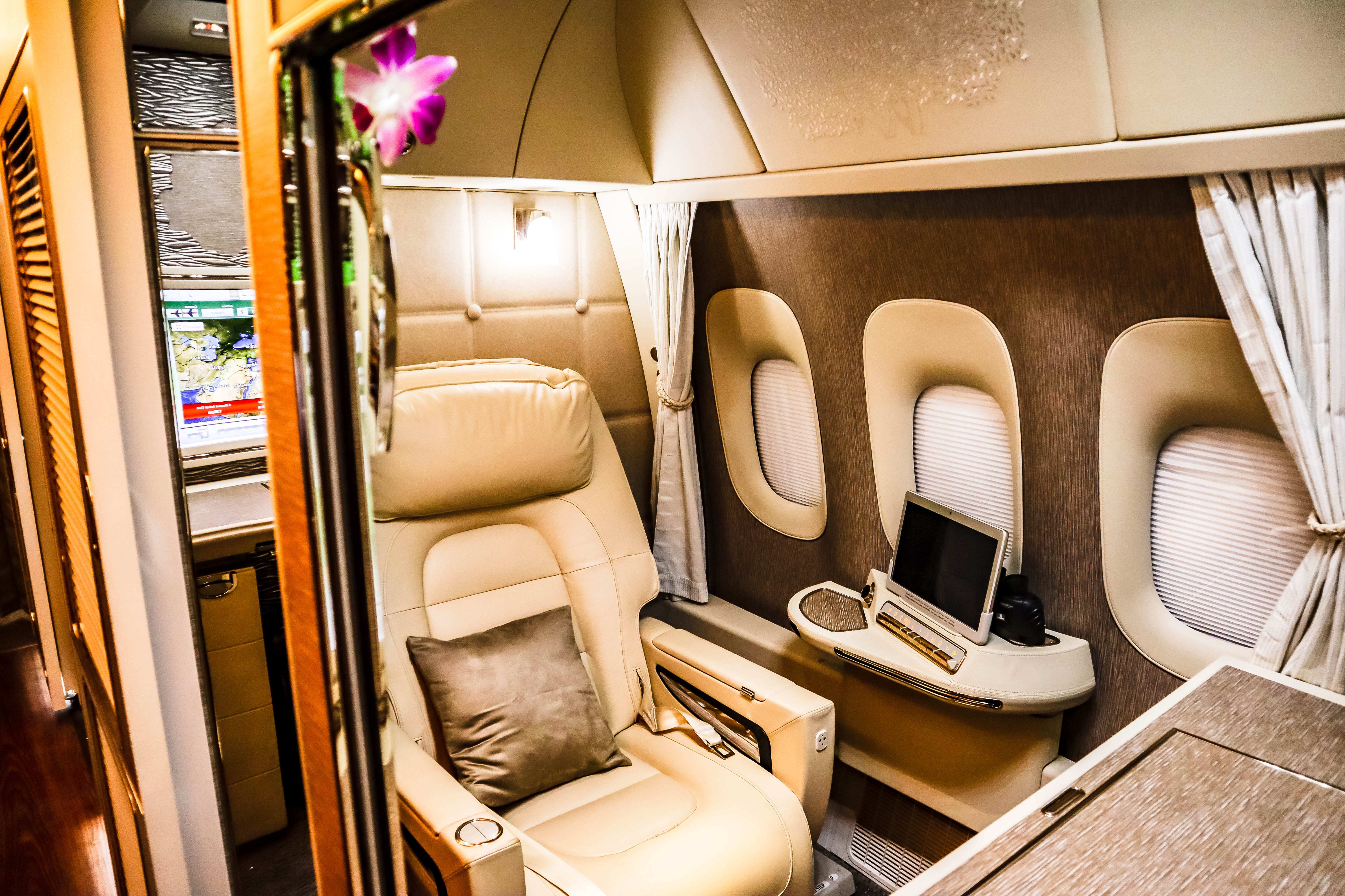 Insider Video: Step Inside Emirates First Class Suites With Virtual Windows  & NASA Seats – Luxury Travel Diary